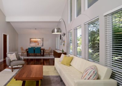 Classic Living Room Horizontal Blinds